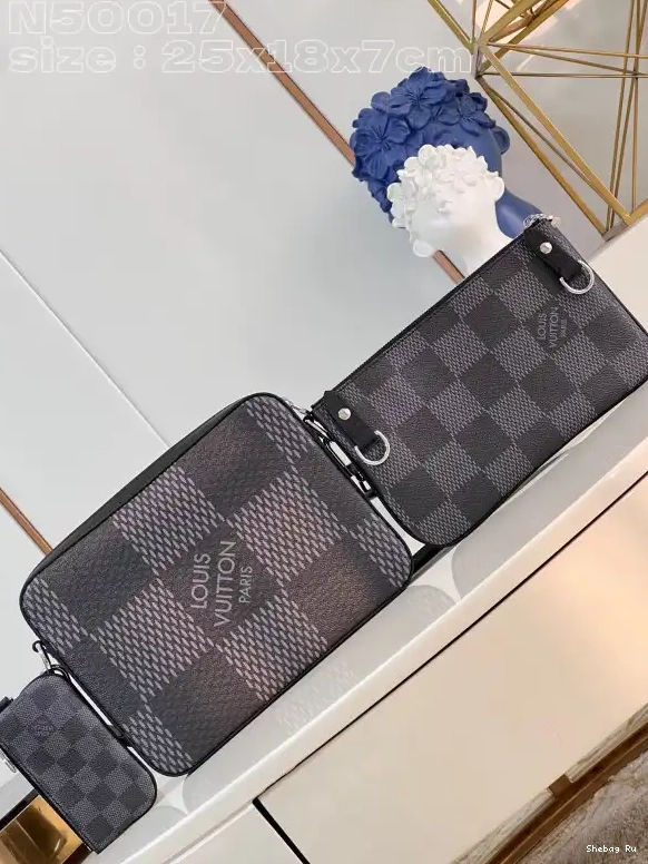 VUITTON LOUIS MESSENGER TRIO 0517